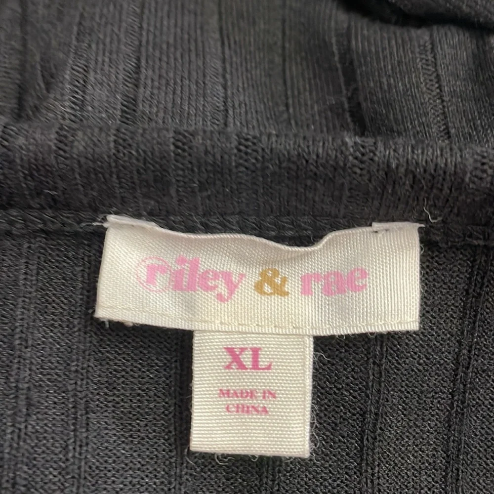 Riley & Rae Black Ruffled Ribbed Top - Picture 9 of 9